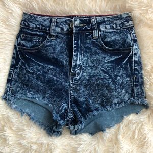 High waisted white wash stretchable jean shorts